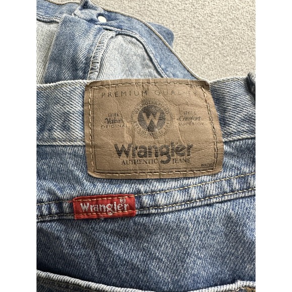 Wrangler Jeans Mens 42x30 Blue Regular Fit Authentic Denim Straight Leg YKK Zip - Picture 6 of 13